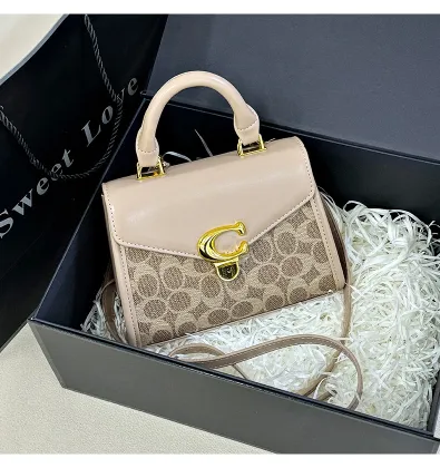  European and American Retro Fashion Shoulder Bag 